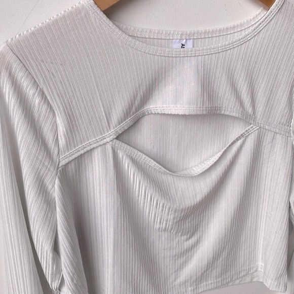 Abound Nordstrom Long Sleeve Cropped White Top Keyhole Front Cutout, Size 1X,NWT - Picture 3 of 8